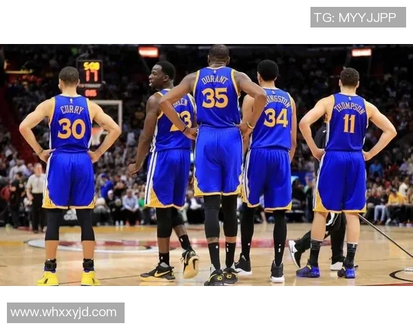 德雷蒙德格林的篮球智慧与领导力在勇士队的关键作用分析